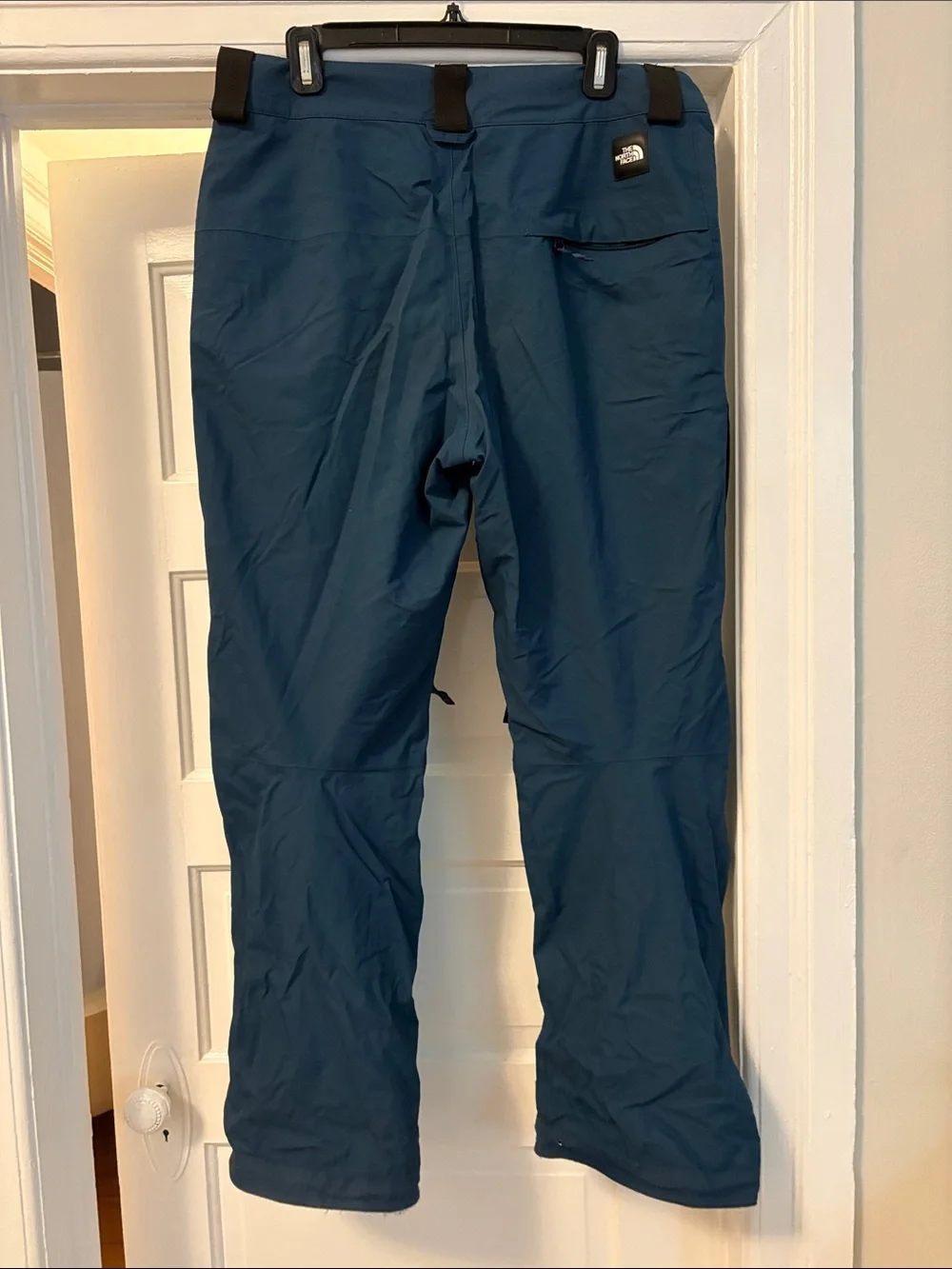 The North Face Mens Blue Slashback Cargo Snow Pants with Black Pockets